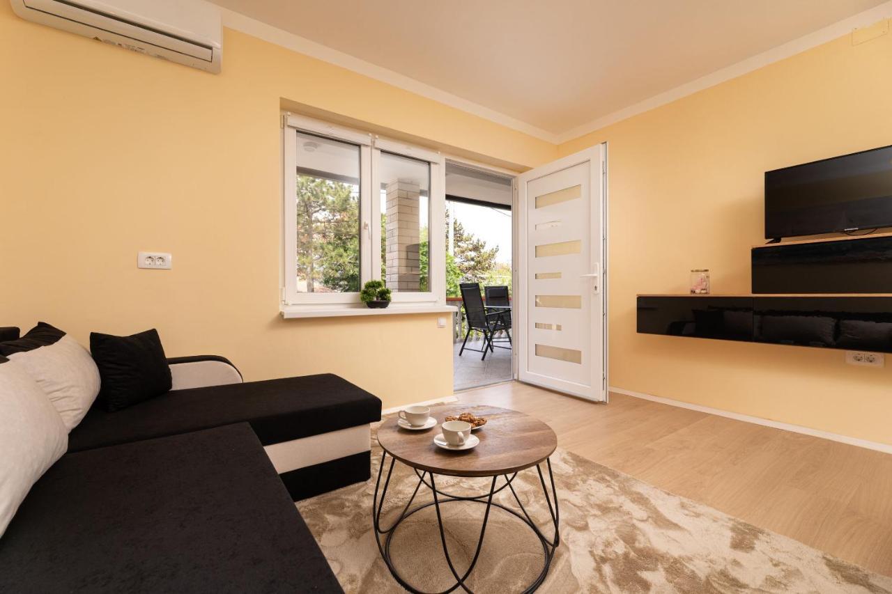 Apartments Vugrin Šilo Εξωτερικό φωτογραφία